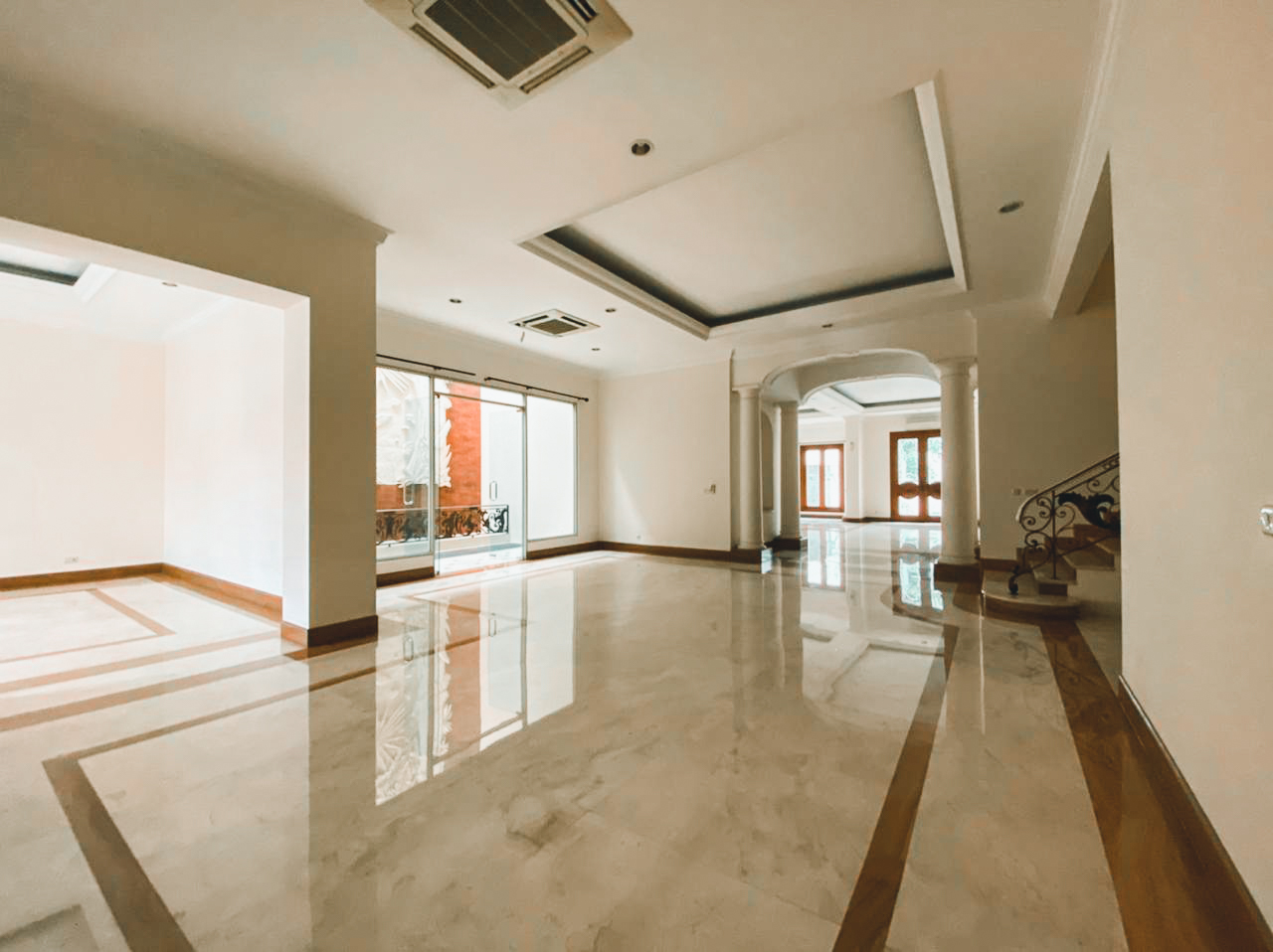 Palm mansion PEJATEN BARAT NO5 – 5BR – SPACE AREA FIRST FLOOR Palm mansion PEJATEN BARAT NO5 - 5BR - SPACE AREA FIRST FLOOR