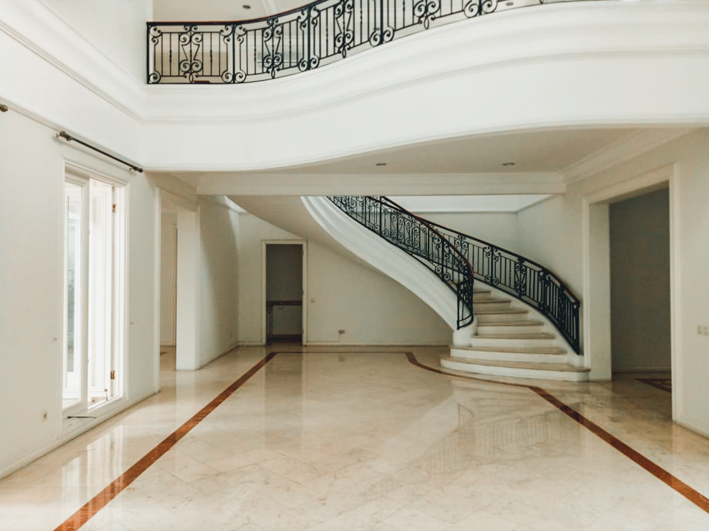 PEJATEN BARAT NO5 – 5BR – STAIR TO SECOND FLOOR