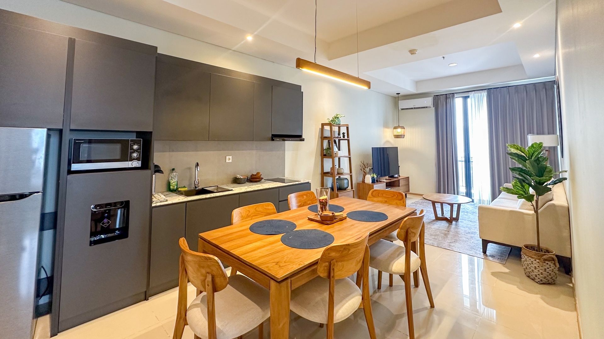 Samara Suites-3BR-Dining table