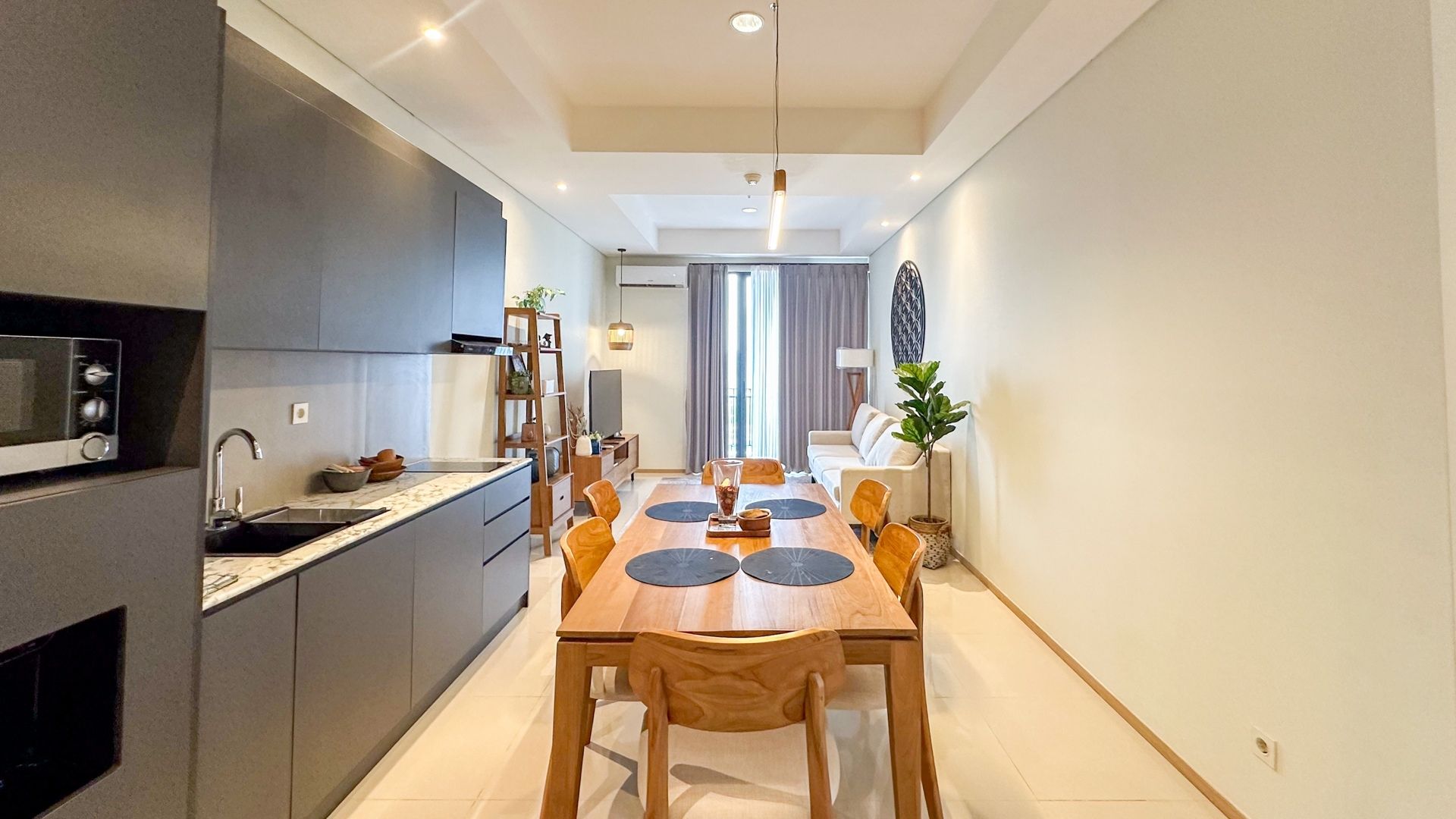 Samara Suites-3BR-Dining table and kitchen