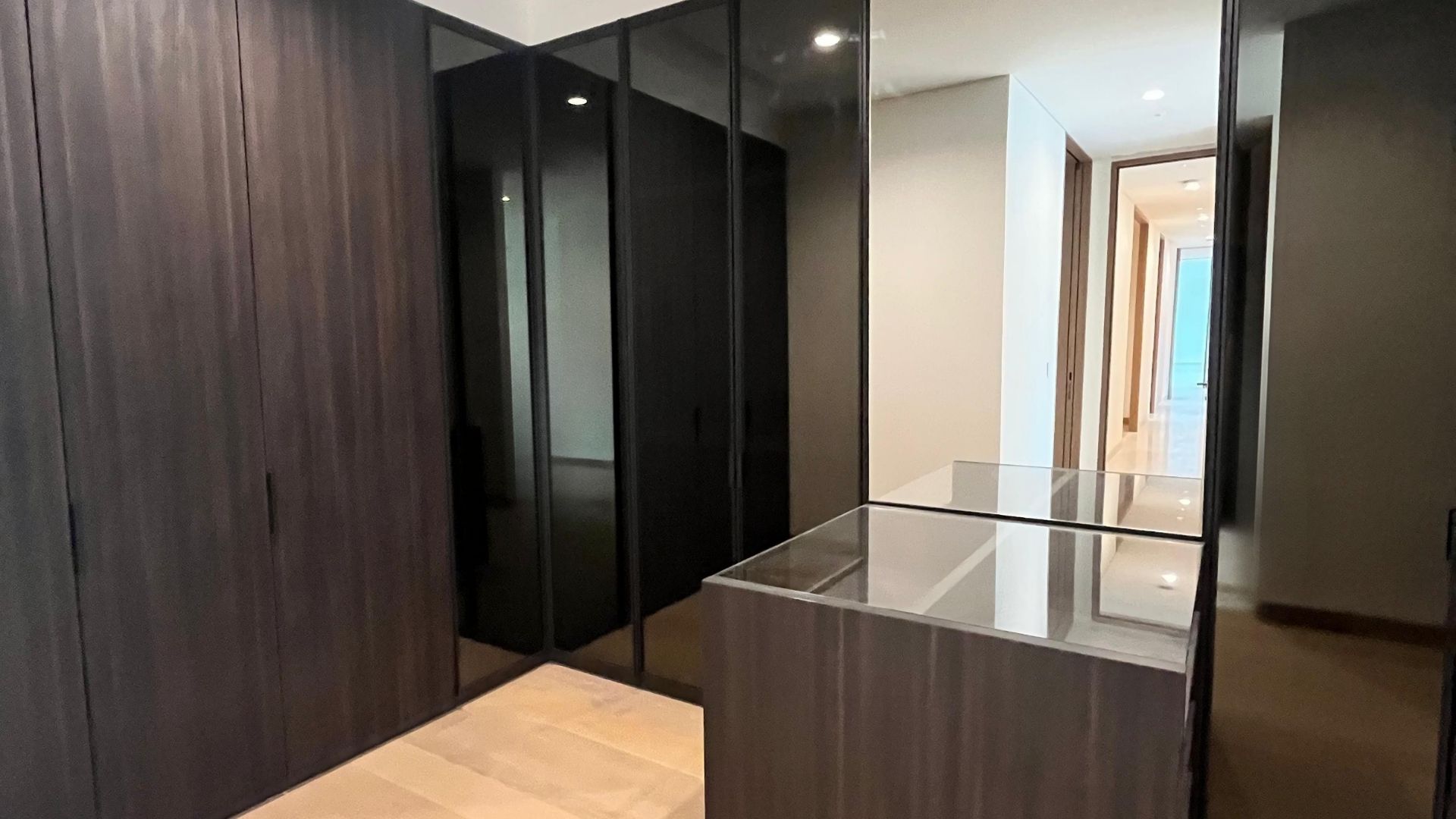 Savyavasa-4BR-Luxury Built-In Closet and Big Mirror