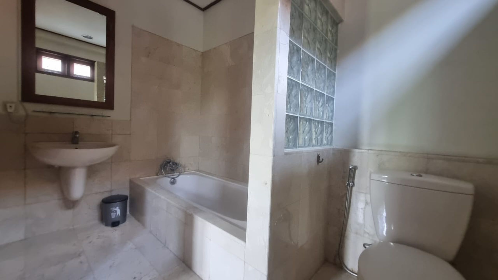 villa Veranda 1-2Br- Bathroom