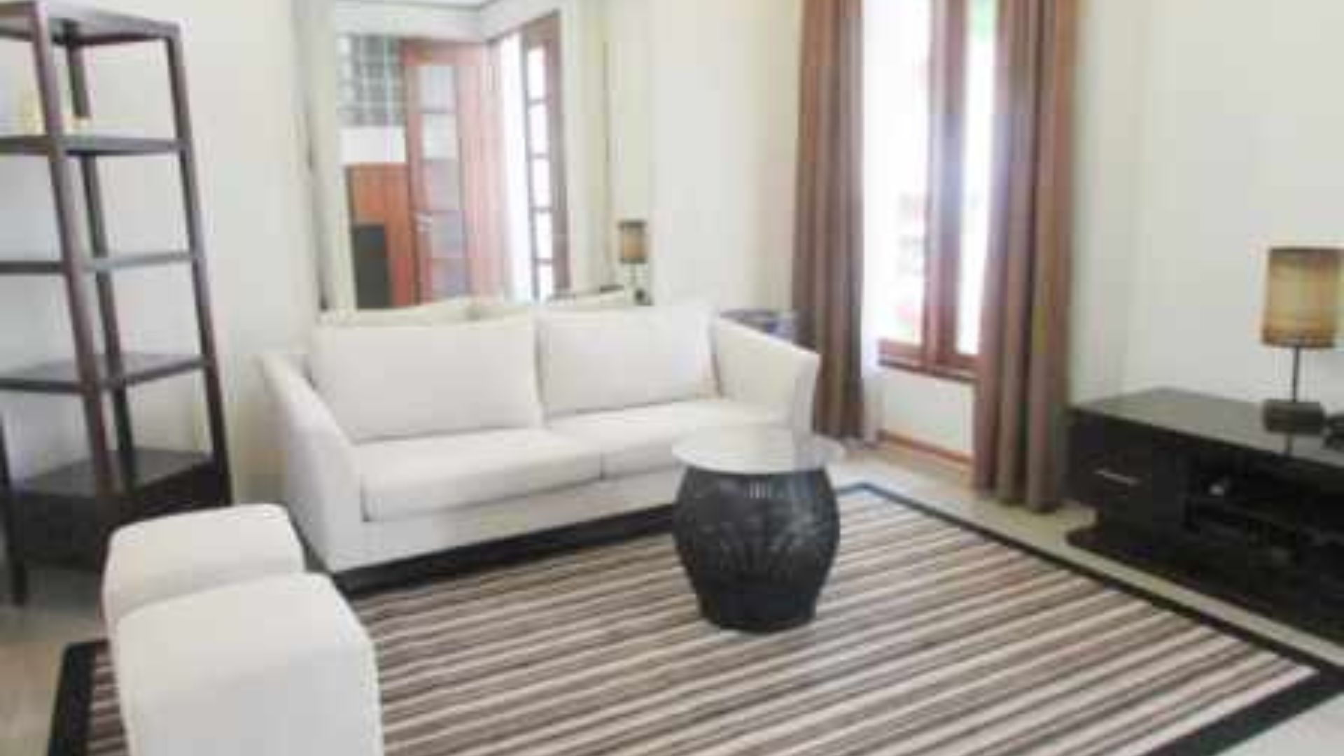 villa Veranda 1-2Br- Living Room2