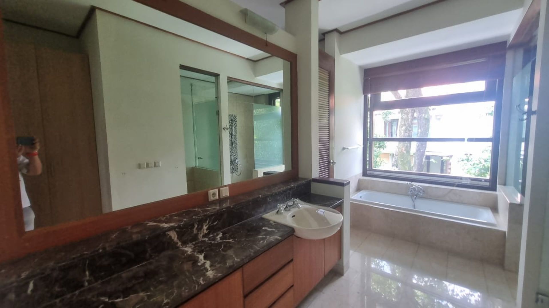 villa Veranda 1-3Br- Bathroom 1
