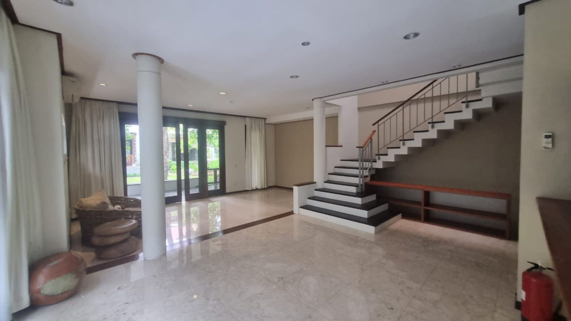 villa Veranda 1-3Br-Kitchen-Living Room 2