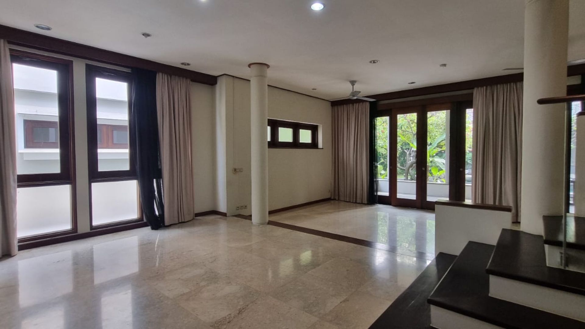 villa Veranda 1-3br- Living Room 2