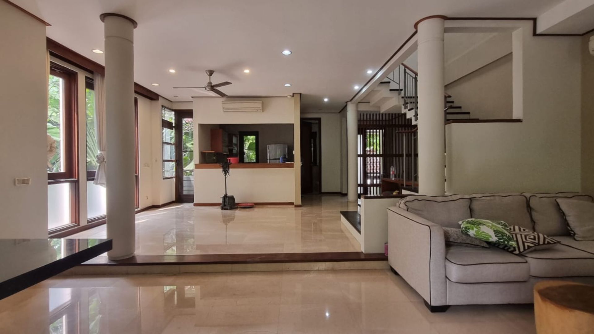 villa Veranda 1-3br- Living Room (2)