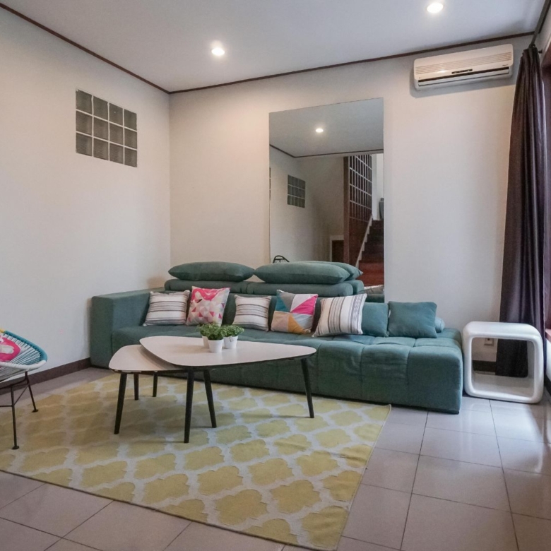 villa Veranda 1-3br- Living Room