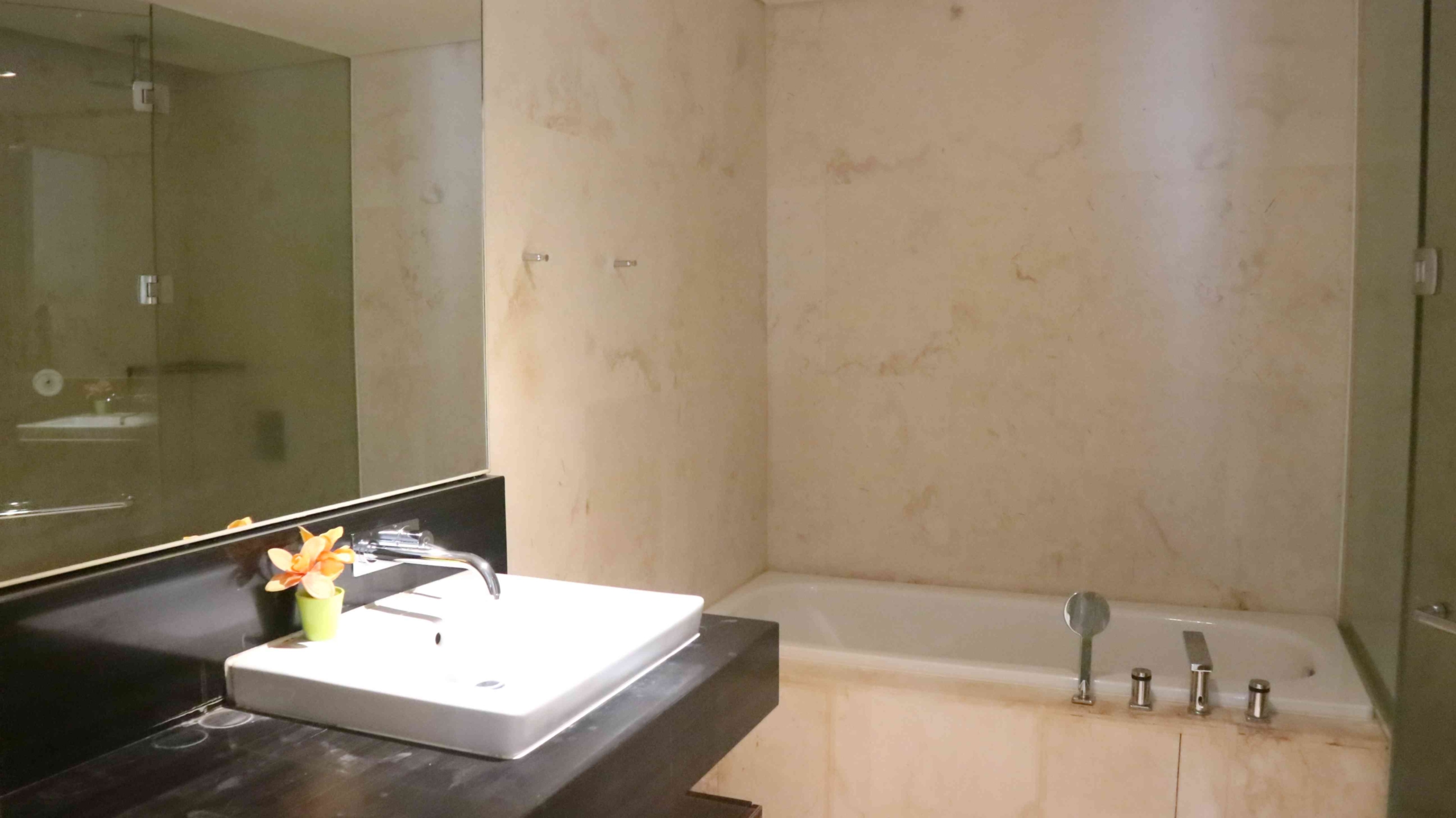 65eb01f9-8d16-4daa-9c58-00d93d70f273