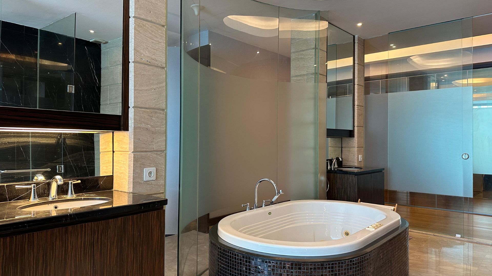 Anandamaya-4BR-Bathroom Grand 4BR Signature Residence – Anandamaya Sudirman