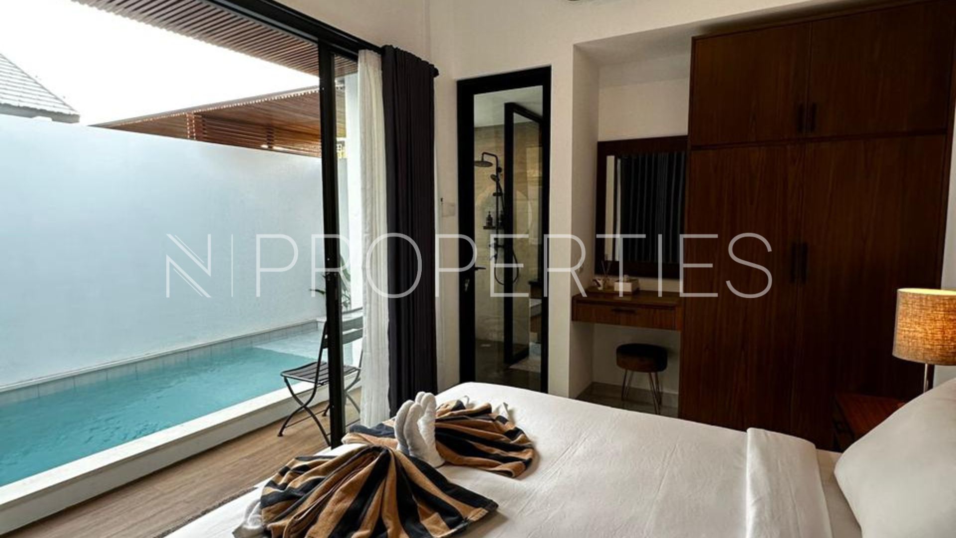 BALI-2BR-MASTER BEDROOM Spacious 2BR Villa at Umalas Bali