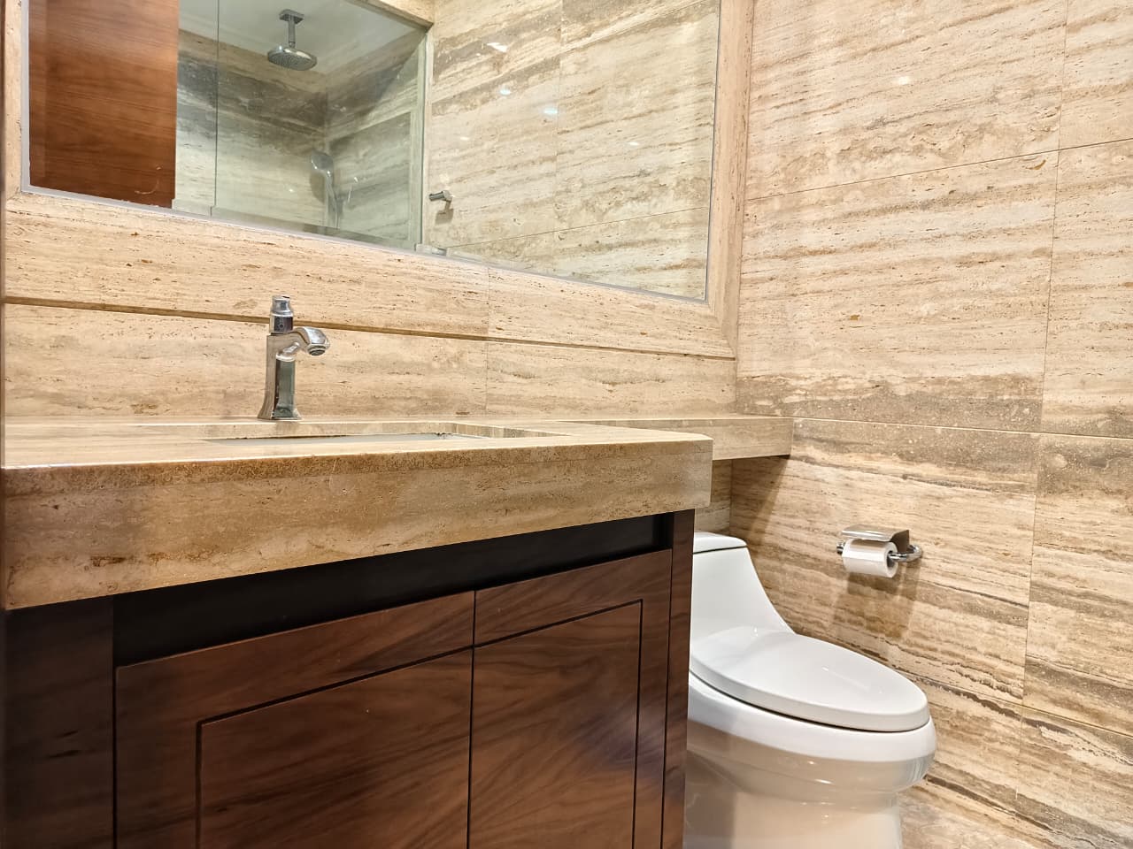 DISTRICT171-2BR-BATHROOM