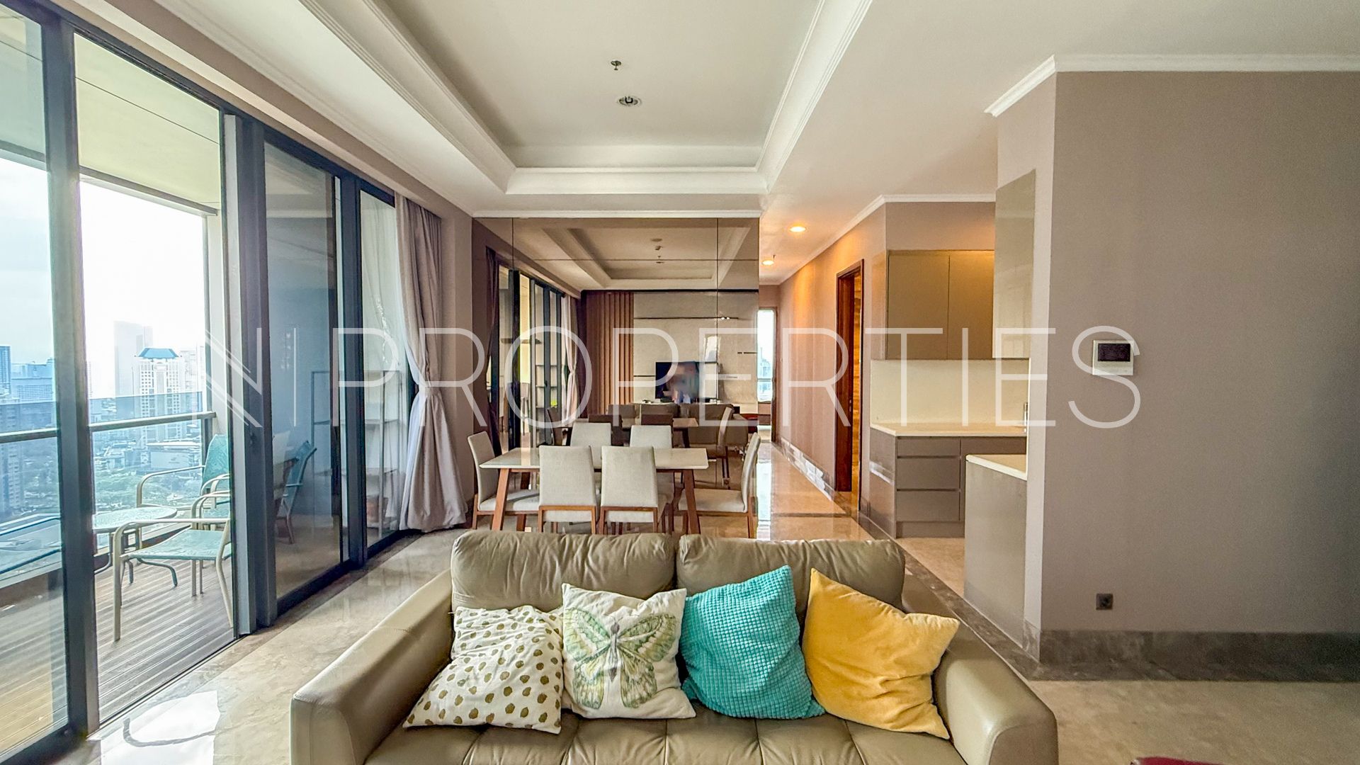 District 8 – Spacious Living 3BR Apartment