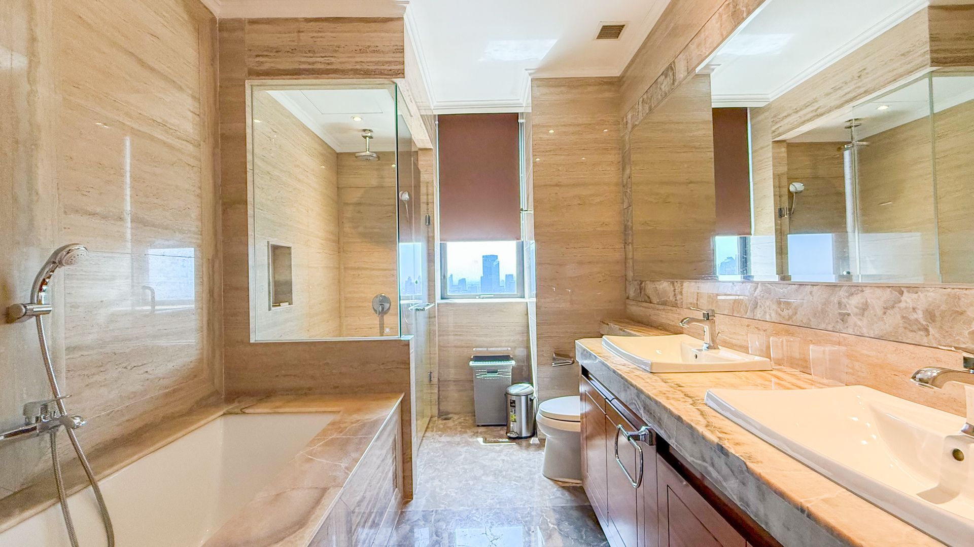 District 8 – Spacious Living 3BR Apartment