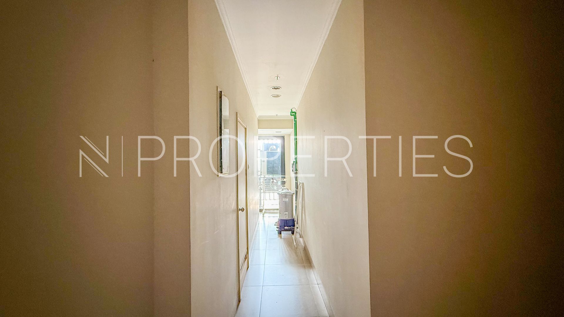 District 8 – Spacious Living 3BR Apartment