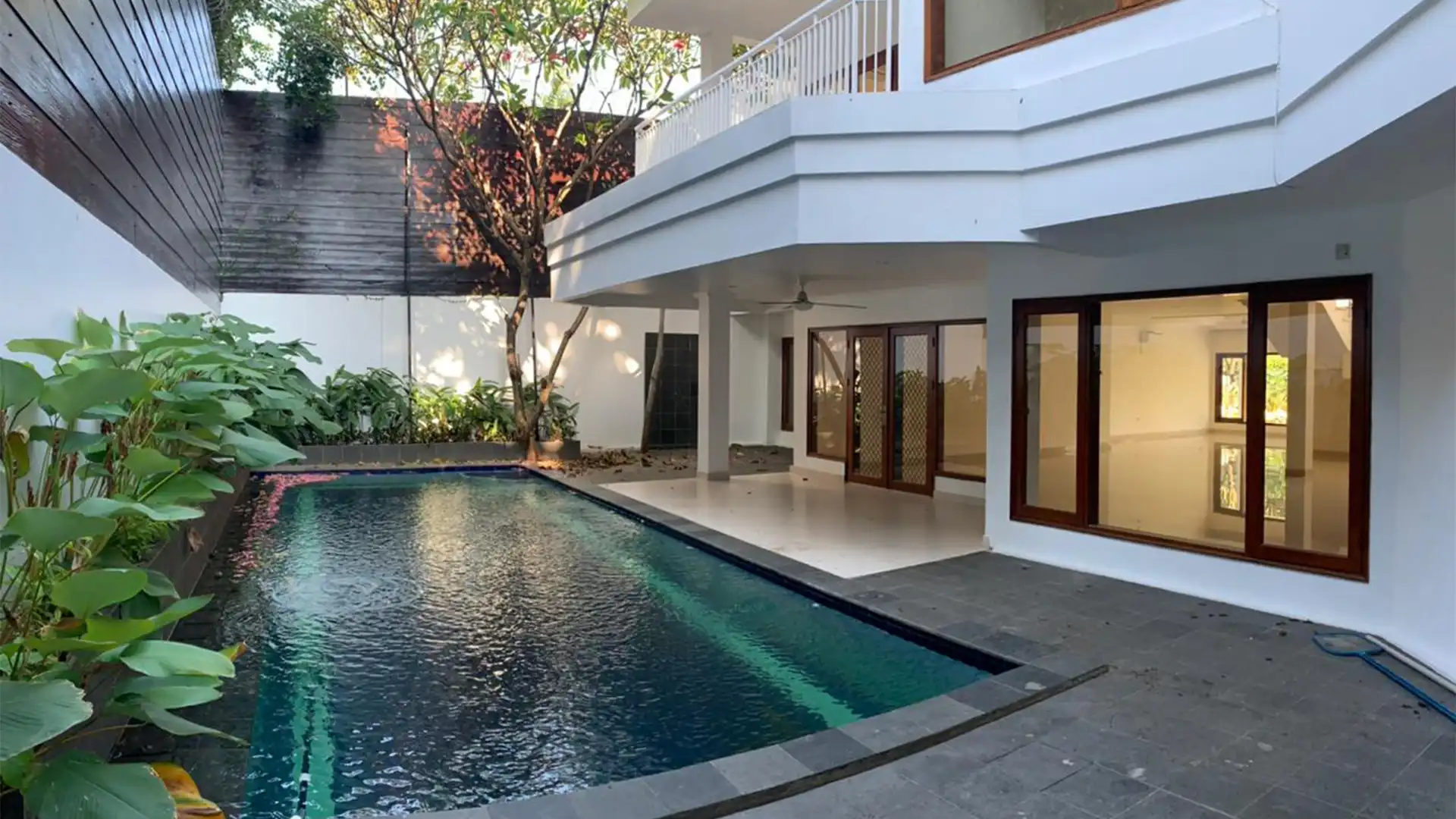 Executive Paradise-4BR-Backyard and Swimming Pool Elegant Residence – Executive Paradise