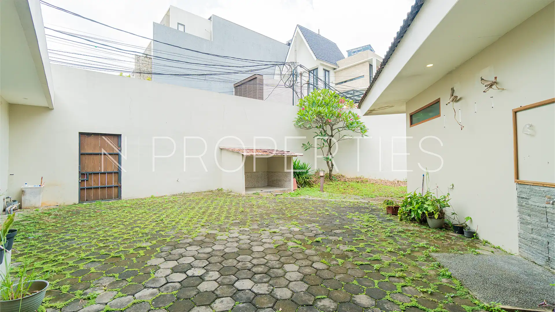 Jaya Mandala-No.10-4BR-Backyard Prestigious Stand-Alone Residence in Kuningan