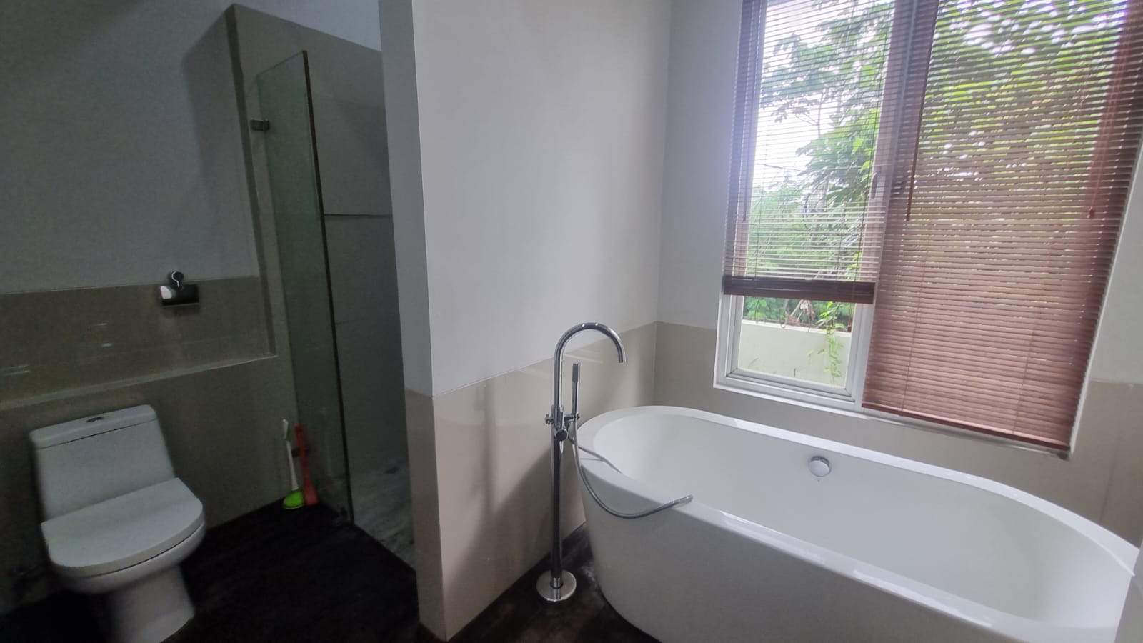 KEMANG-5BR-BATHROOM