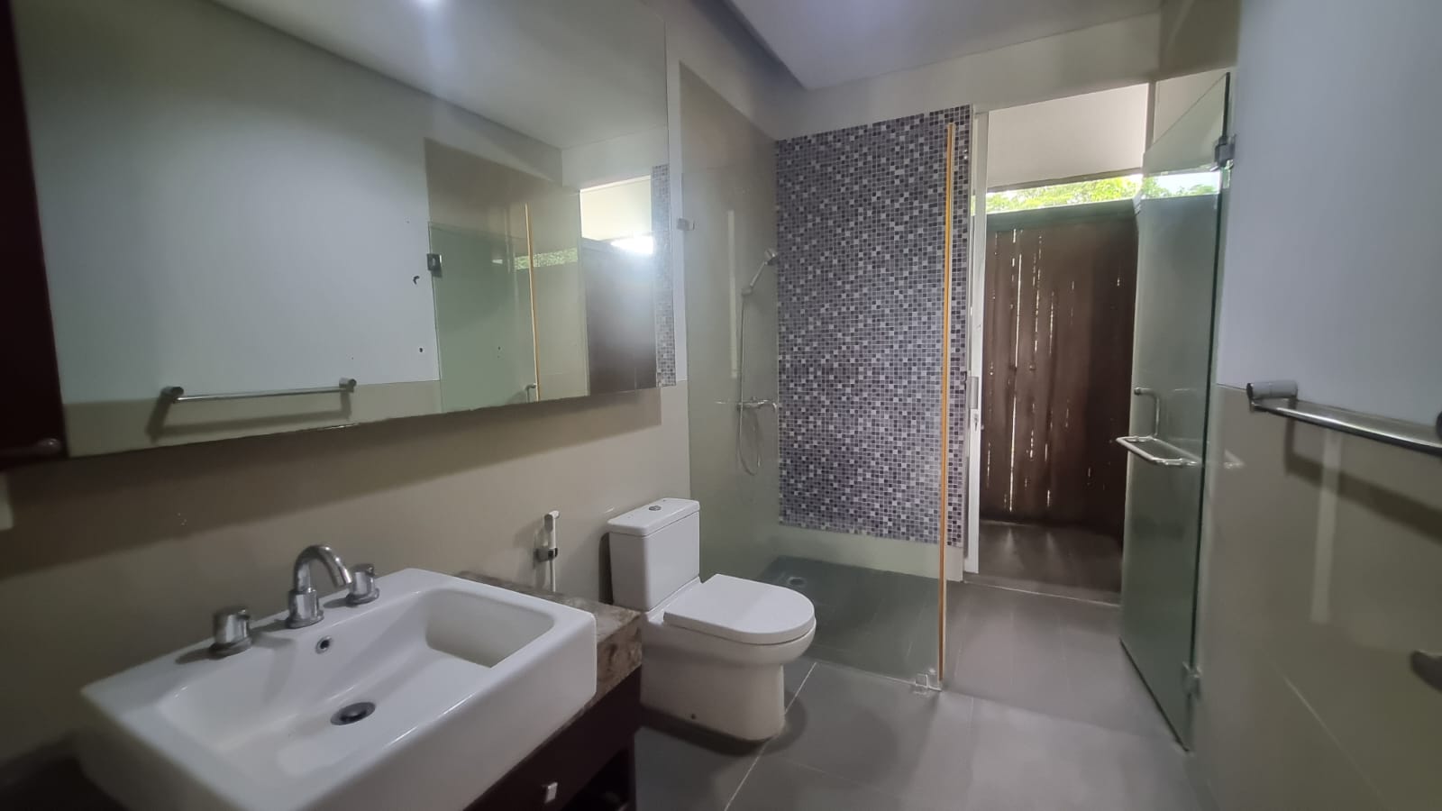 KEMANG-5BR-BATHROOM2