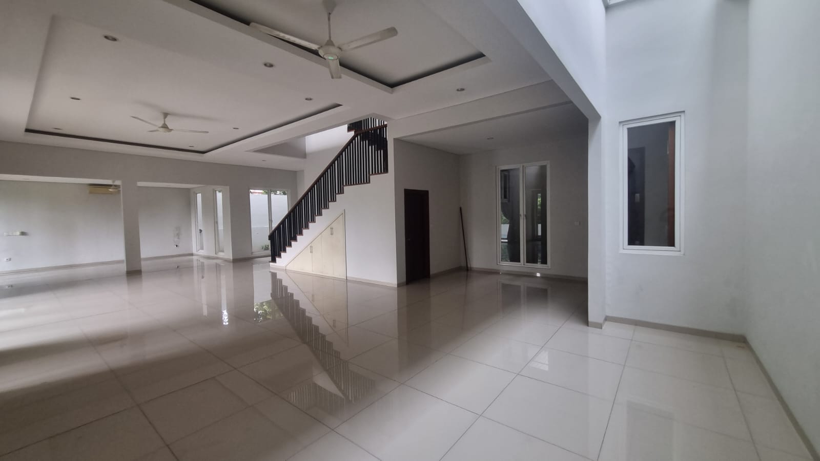 KEMANG-5BR-DINING AREA