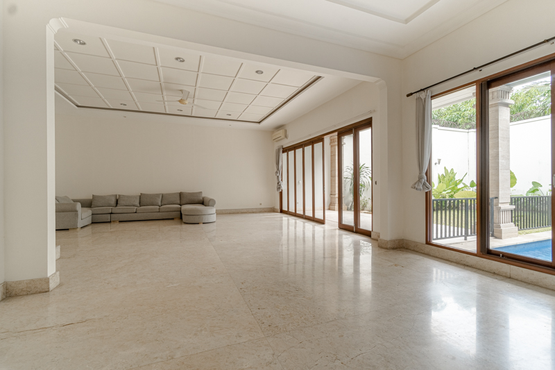 KEMANG-5BR-HUGE LIVING AREA