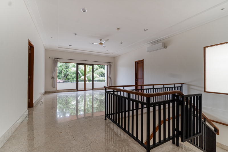 KEMANG-5BR-LIVING AREA SECOND FLOOR