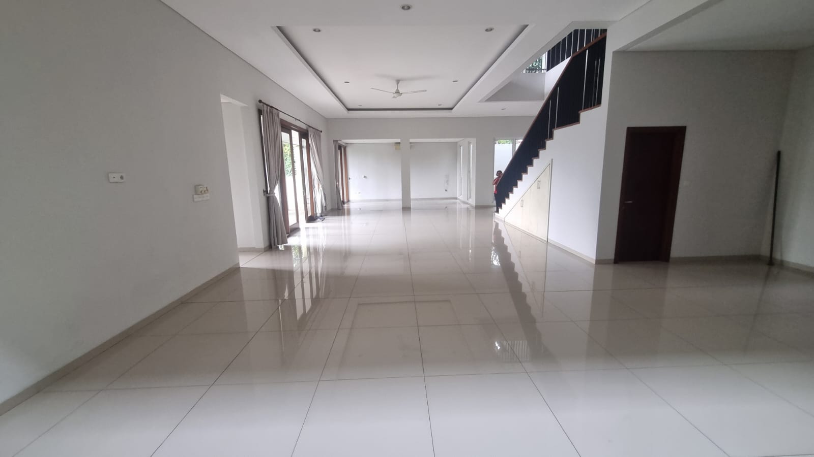 KEMANG-5BR-LIVING AREA