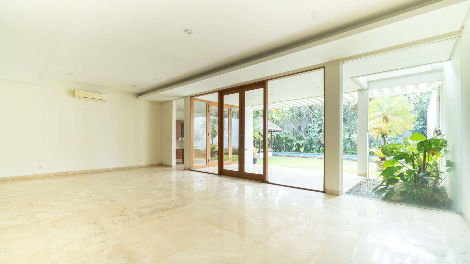 KEMANG 5 - 5BR - LIVING AREA