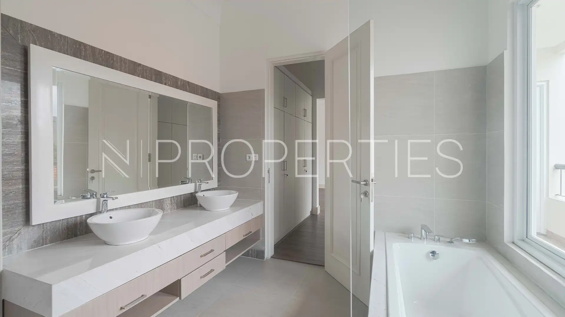 Kemang Selatan-4BR-Bathroom 1 Well-Located 4BR Family Residence – Kemang Selatan