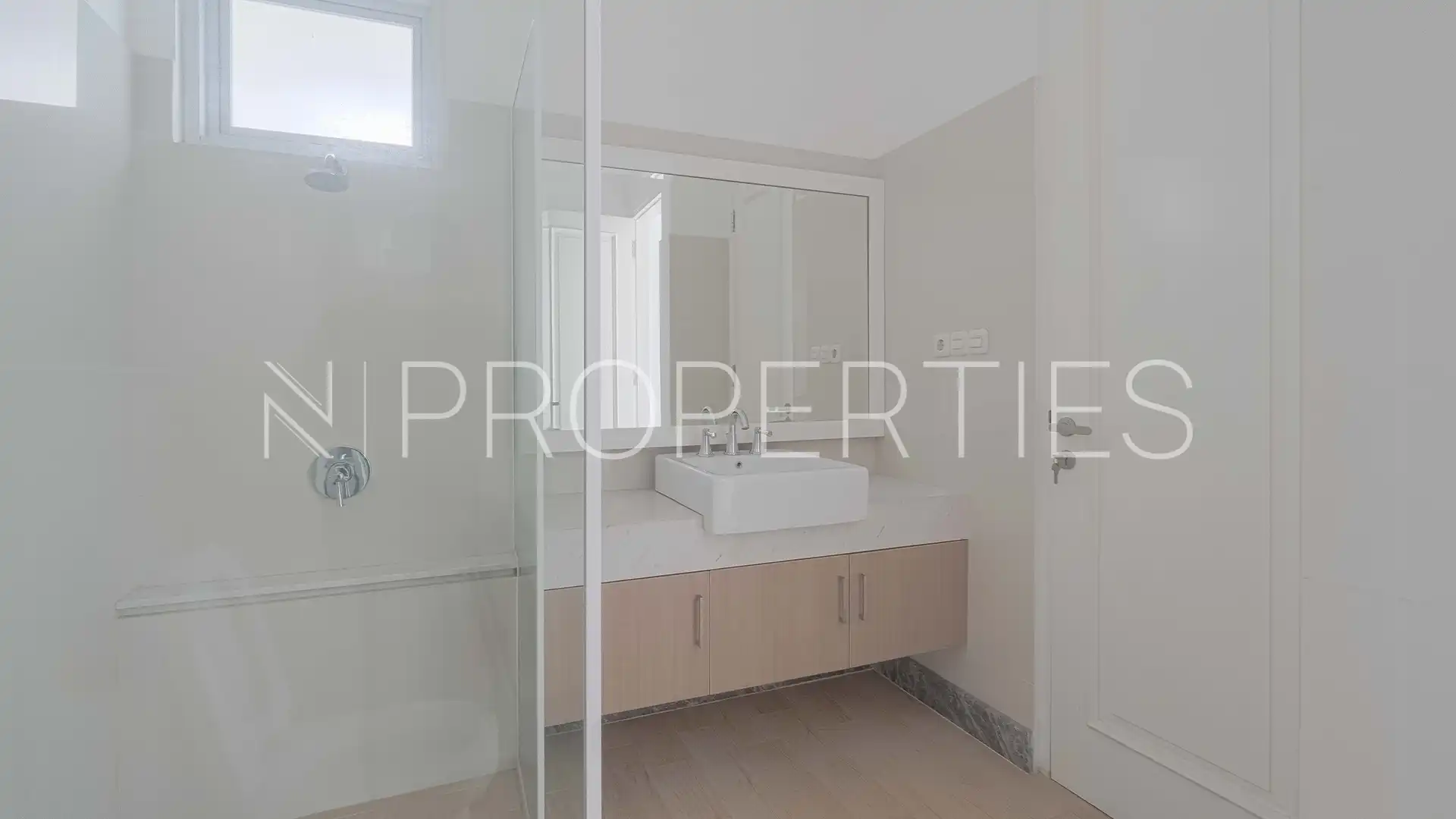 Kemang Selatan-4BR-Bathroom 3 Well-Located 4BR Family Residence – Kemang Selatan