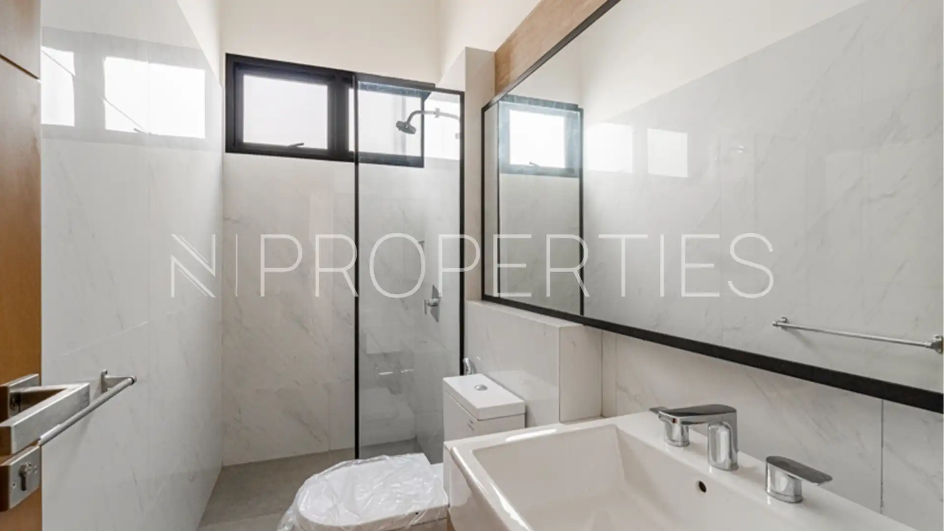 Kemang Selatan-4BR-Bathroom 3 Large 4BR House at Kemang Selatan