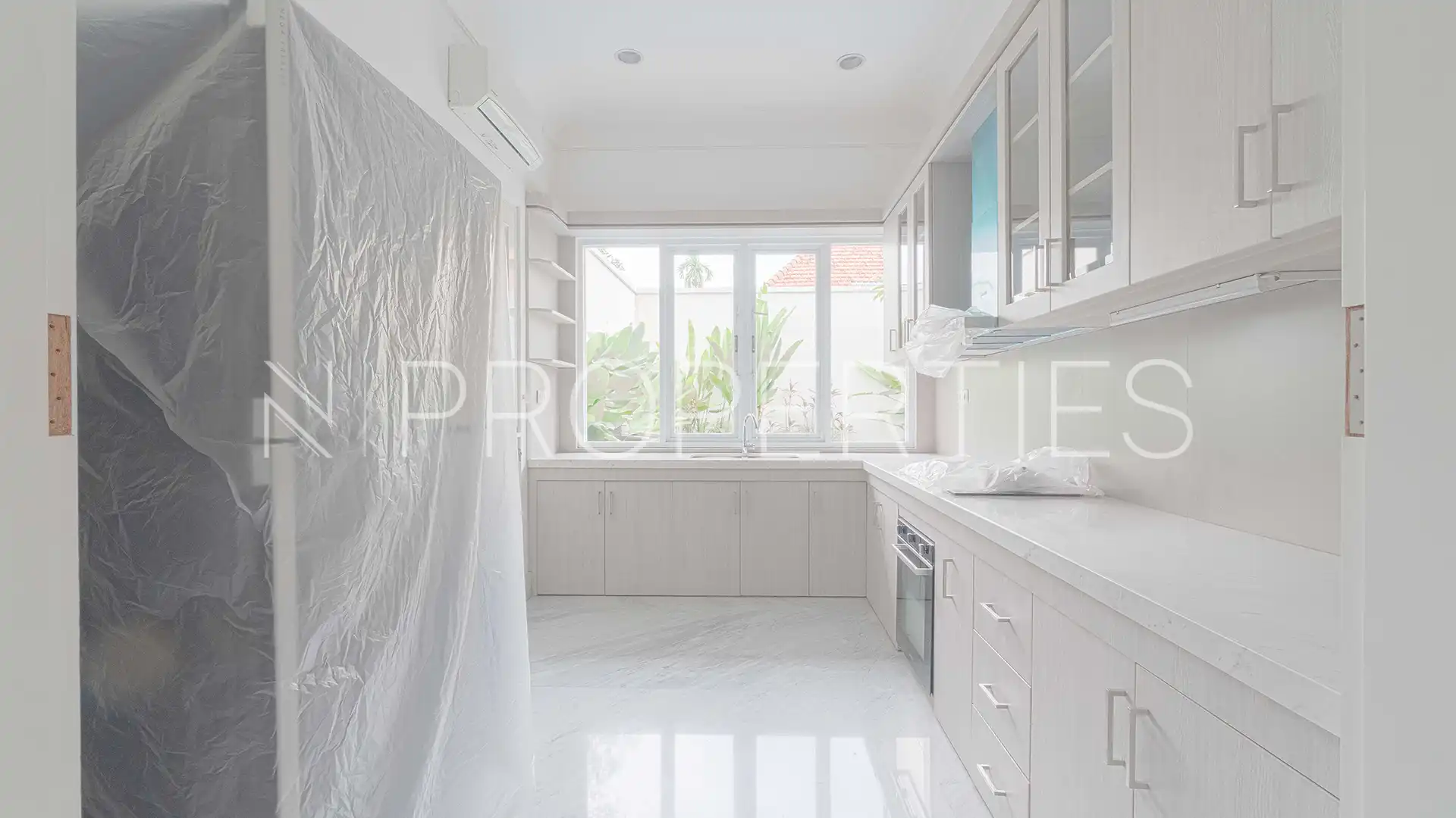 Kemang Selatan-4BR-Kitchen Area Well-Located 4BR Family Residence – Kemang Selatan