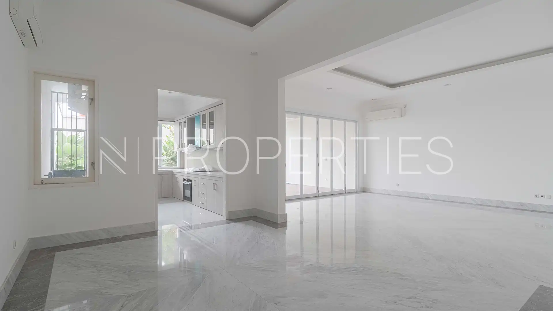 Kemang Selatan-4BR-Living & Dining Area Well-Located 4BR Family Residence – Kemang Selatan