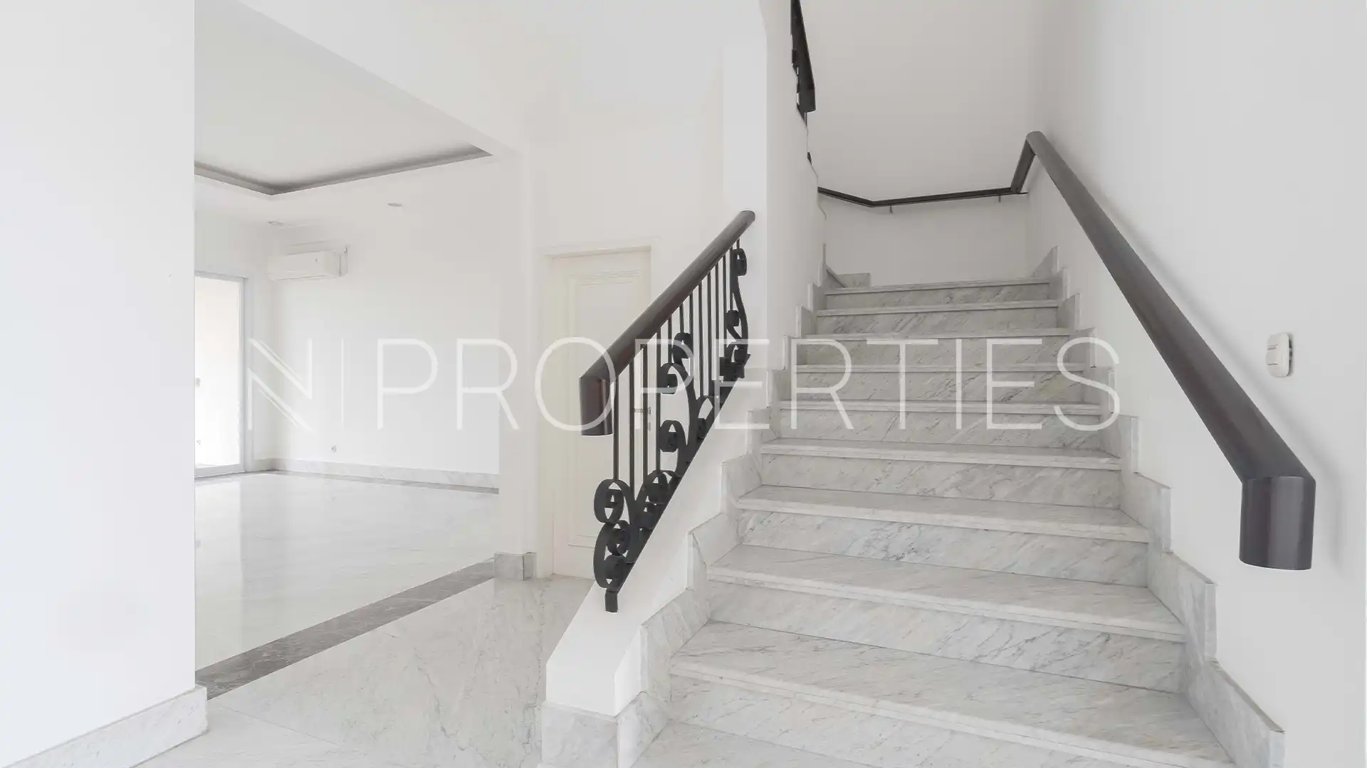 Kemang Selatan-4BR-Stairs Well-Located 4BR Family Residence – Kemang Selatan