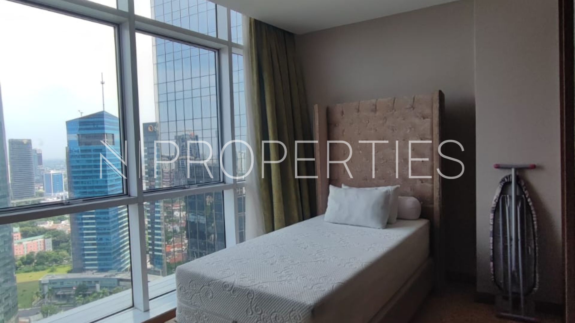 MEGA KUNINGAN – 2BR – BEDROOM WITH A VIEW Oakwood Premier Cozmo – Elegant 2BR Executive