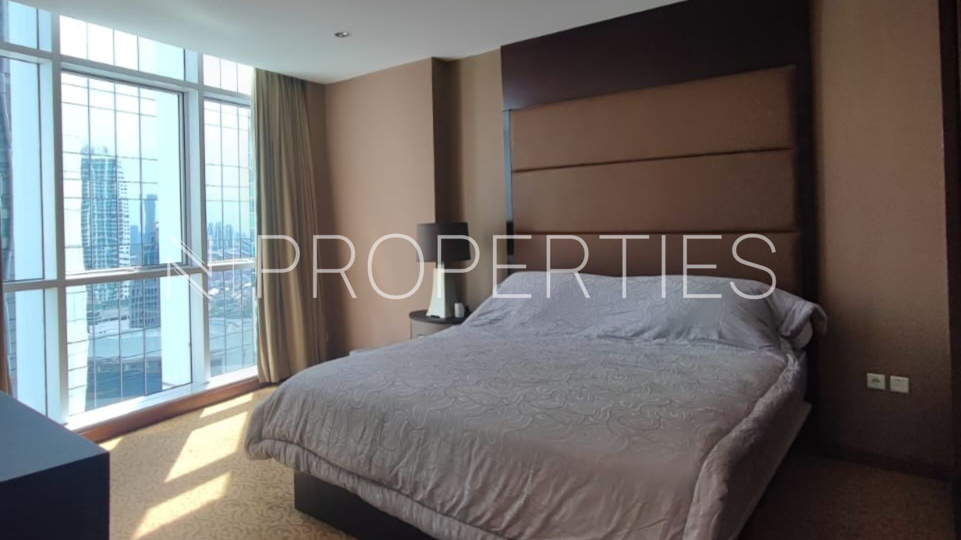 MEGA KUNINGAN – 2BR – MASTER BEDROOM 2 Oakwood Premier Cozmo – Elegant 2BR Executive