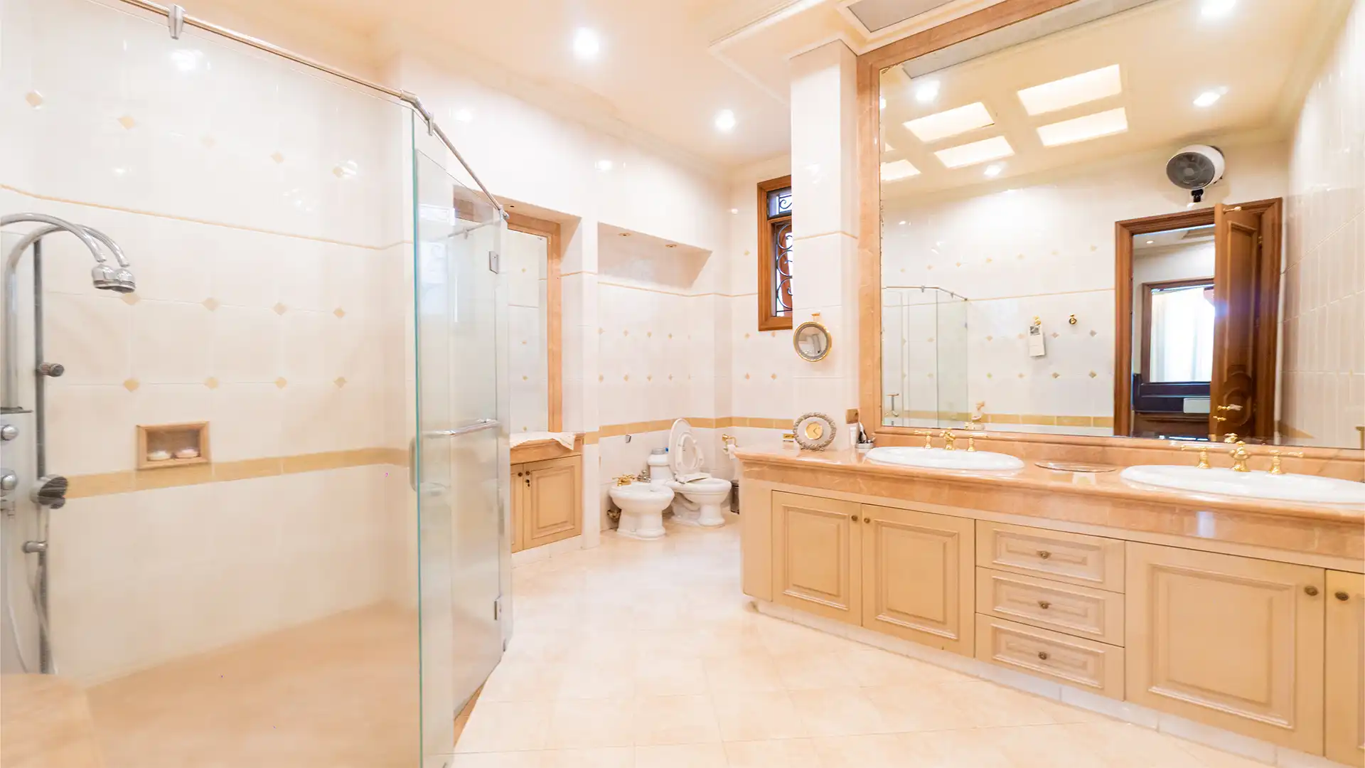 MTGS-5BR-Bathroom 1 Estate-Scale House Residence in Menteng