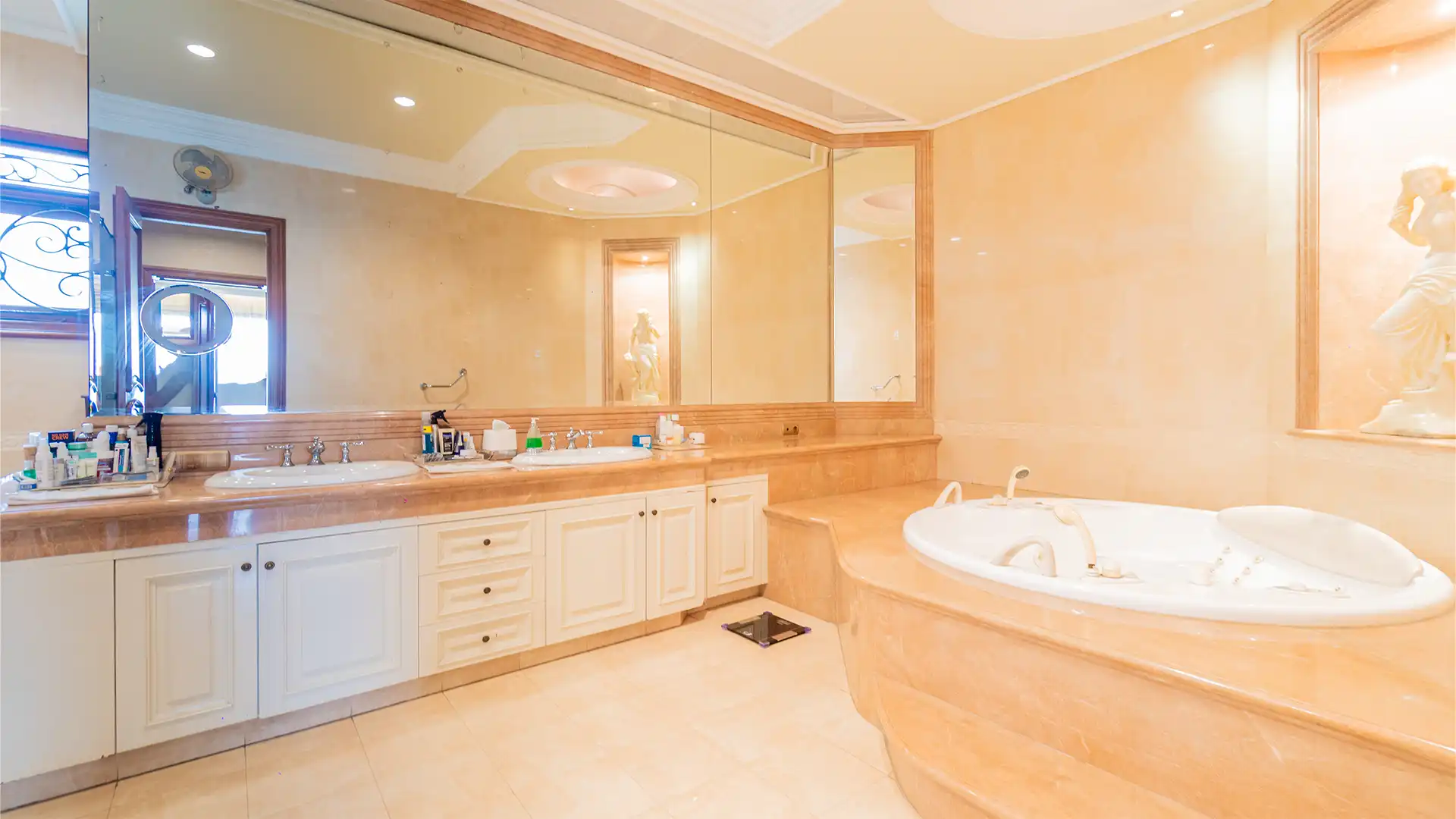 MTGS-5BR-Bathroom 5 Estate-Scale House Residence in Menteng