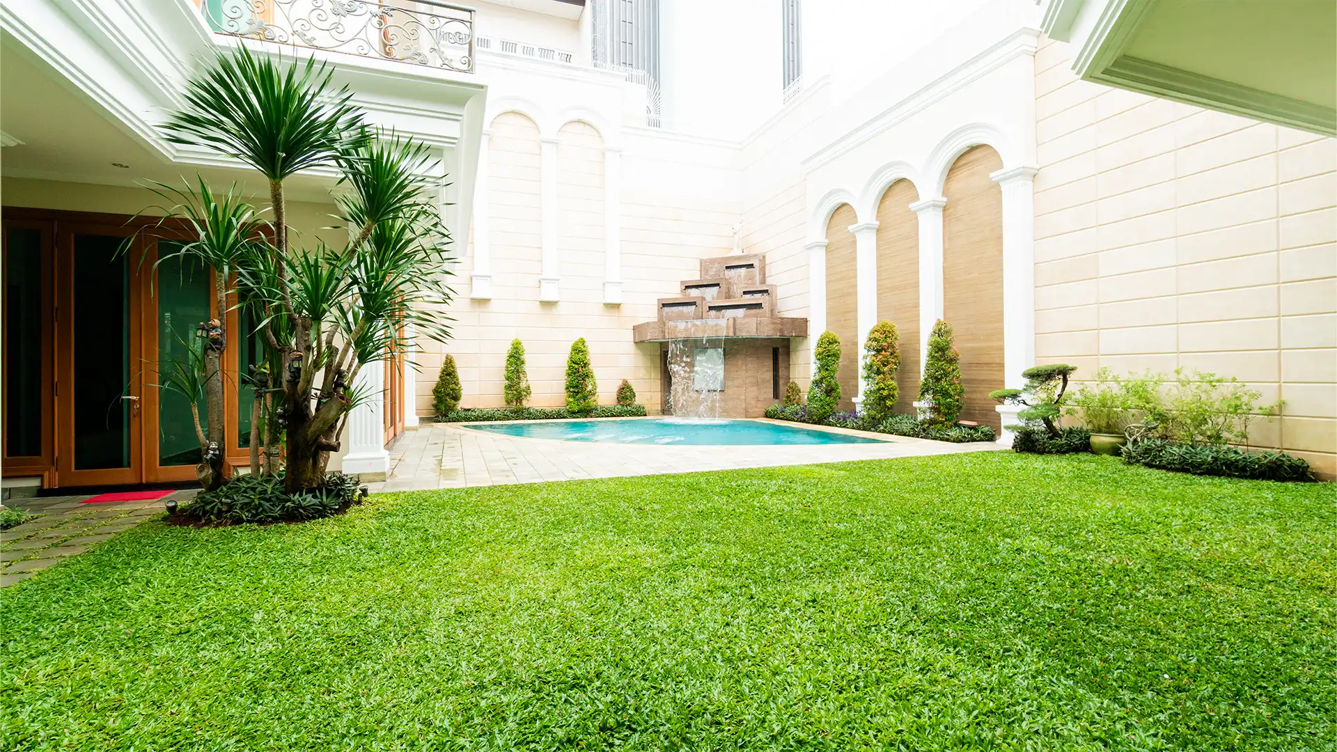 MTGS-5BR-Swimming Pool & Backyard Estate-Scale House Residence in Menteng
