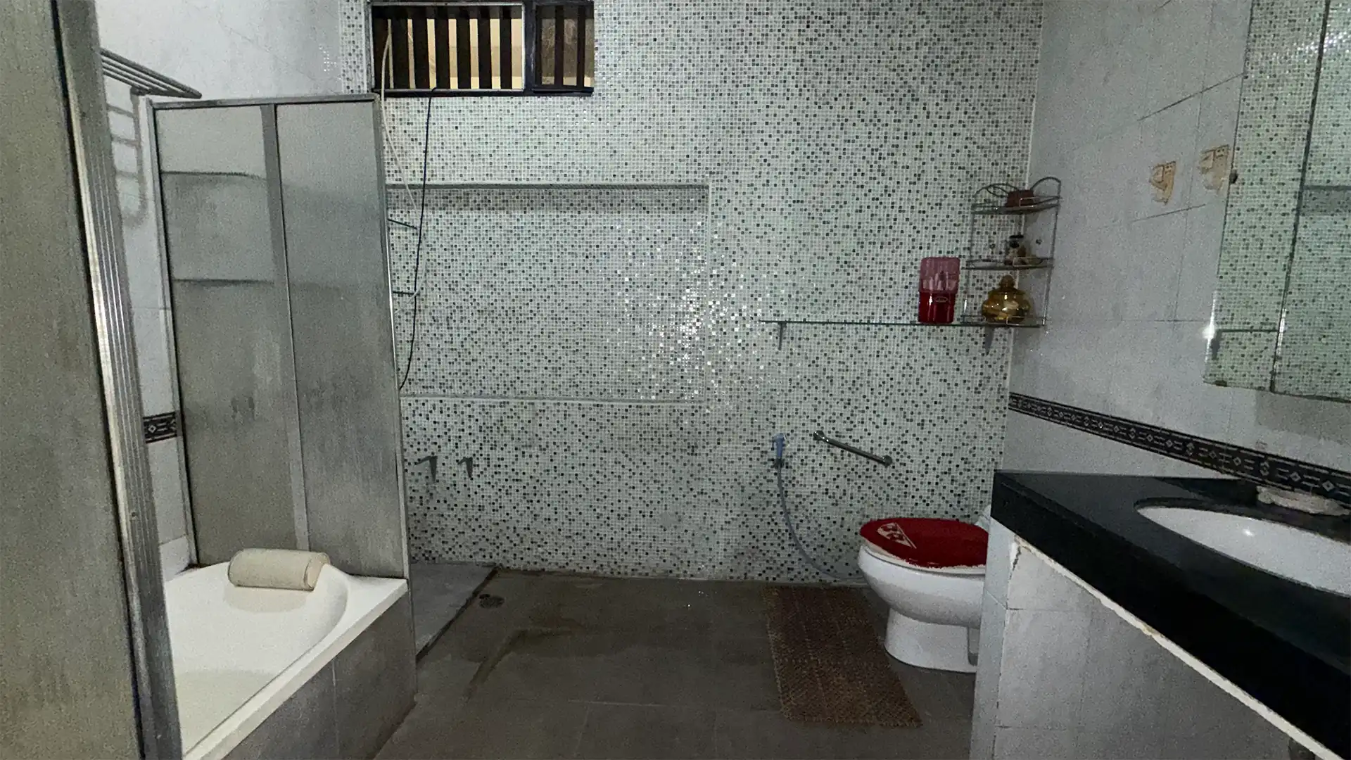 Nusa Indah No.12-10BR-Bathroom 1 Expansive and Luxury Residence – Nusa Indah Cipete