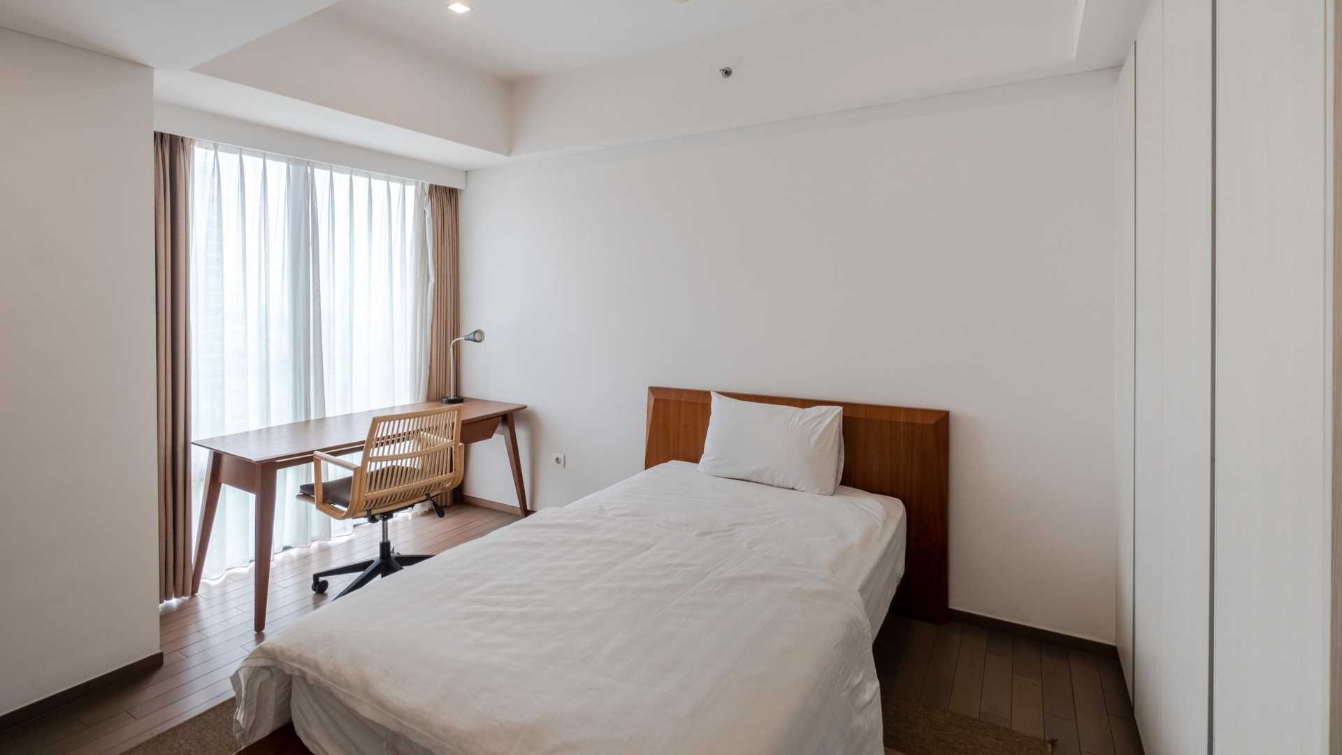 Two Verde Terraverde-3BR-Bedroom and working table