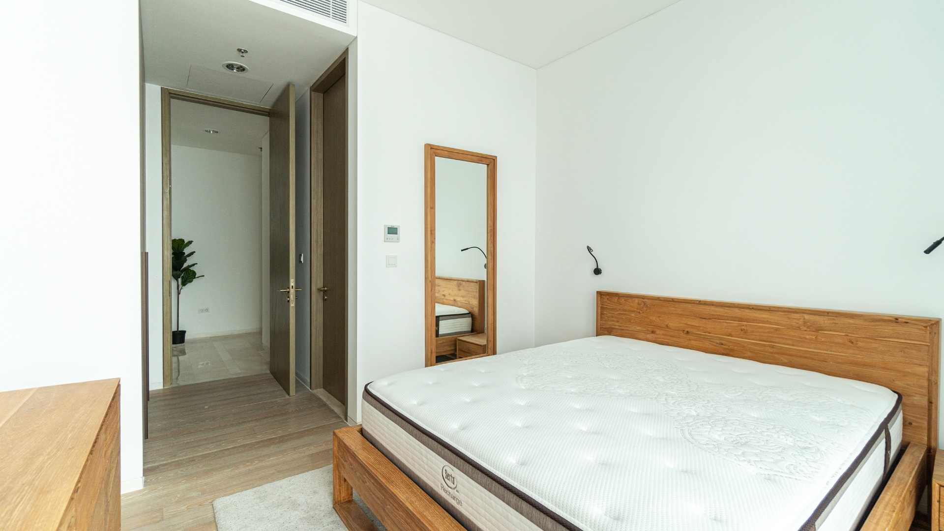 Two Verde Terraverde-3BR-Bedroom mirror Verde Two – Well-Appointed Residence