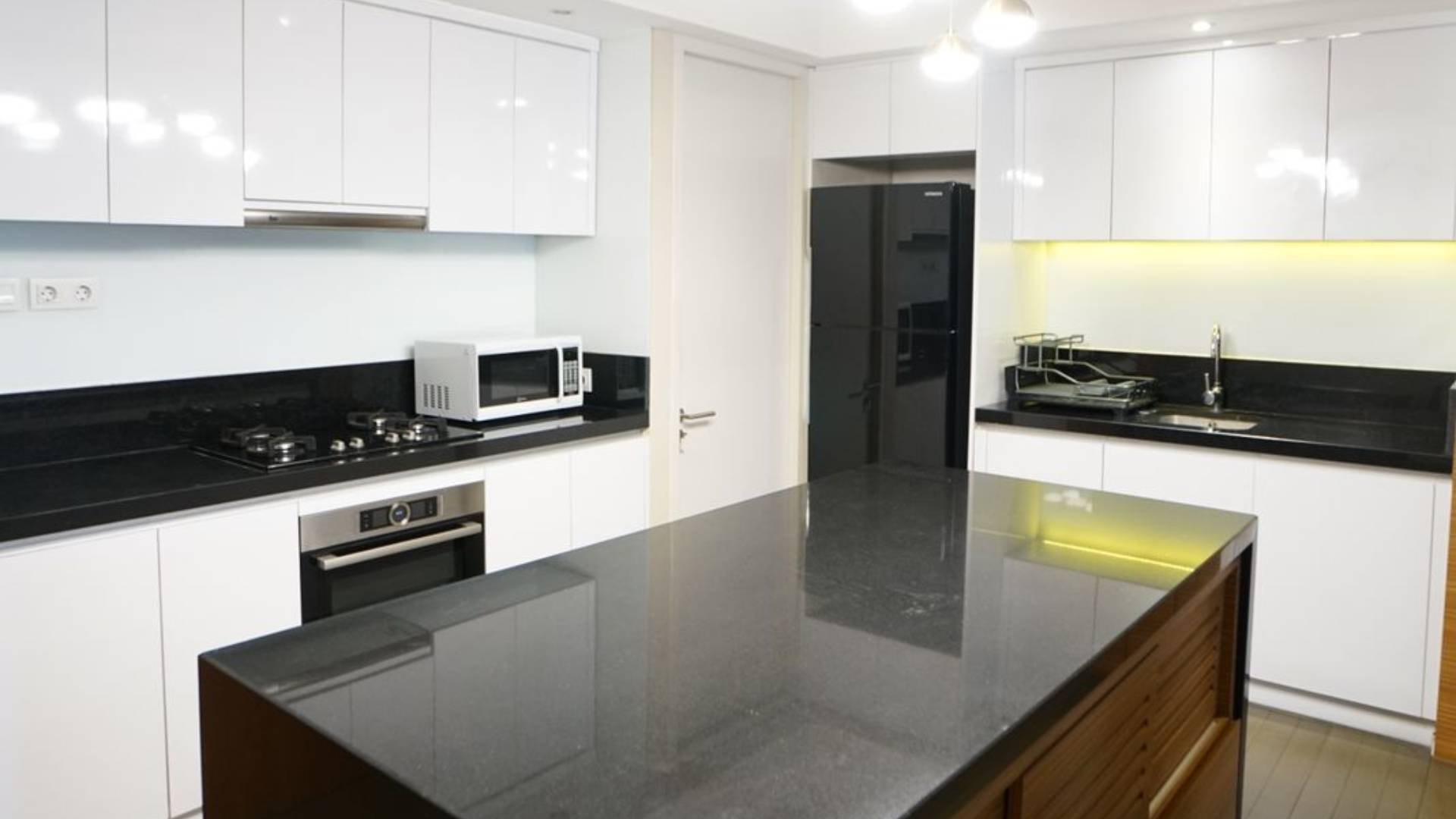 VERDE 0NE-2BR-KITCHEN AREA Well-Proportioned 2BR Urban – Verde One
