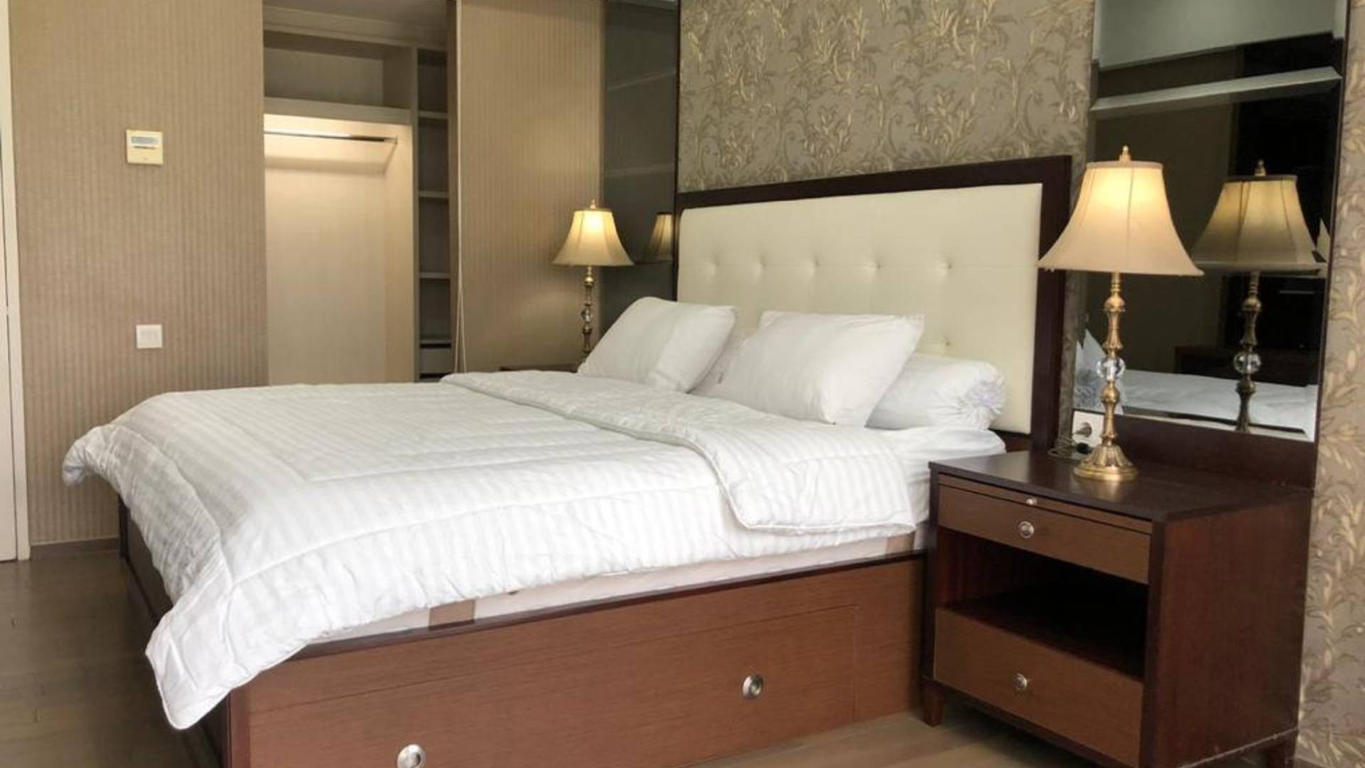 VERDE ONE-3BR-BEDROOM FROM WINDOW ANGLE