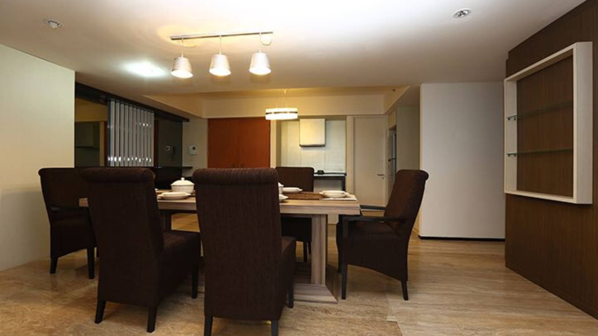 VERDE 0NE-3BR-DINING AREA