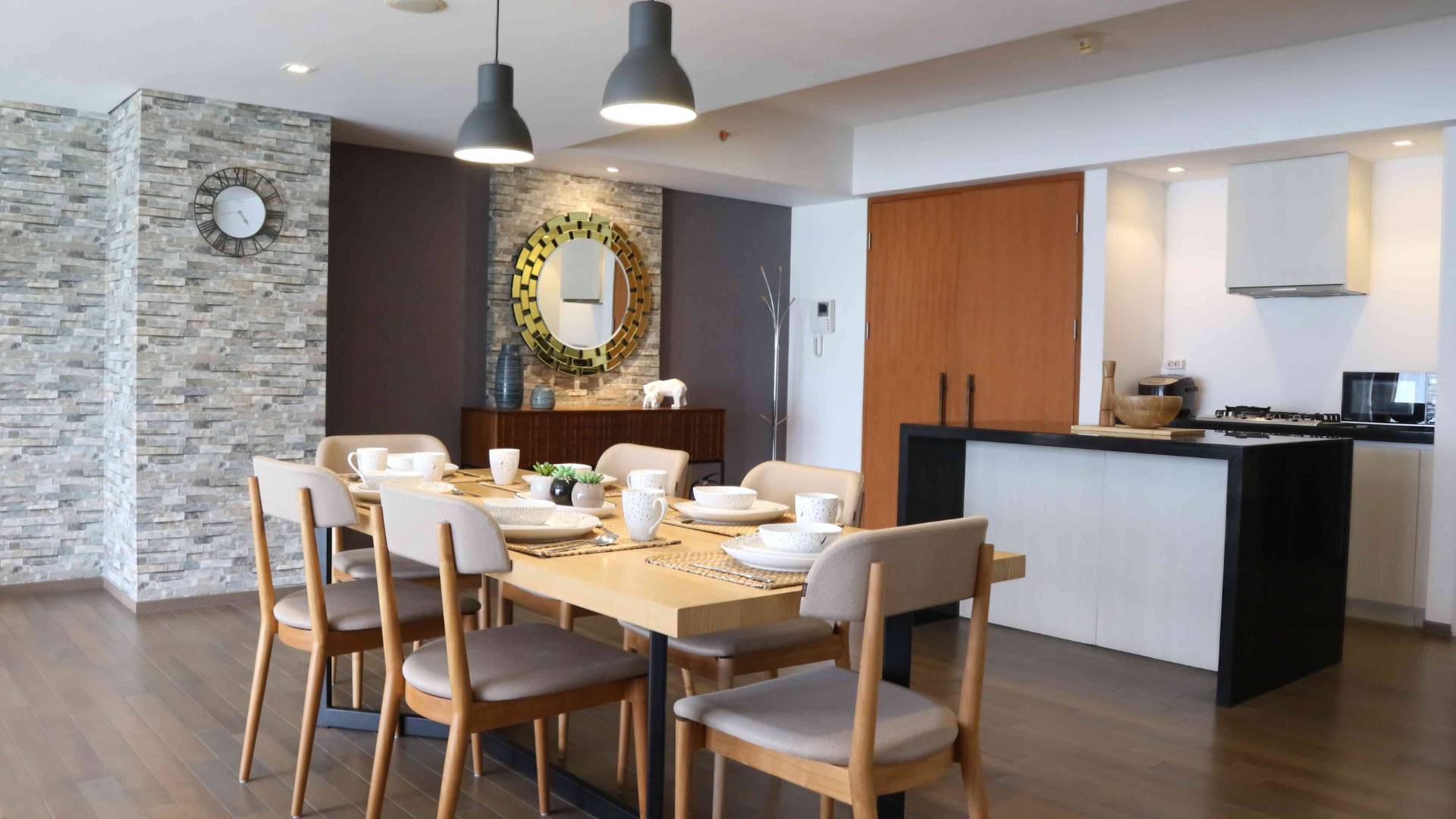 VERDE 0NE-3BR-DINING & KITCHEN AREA