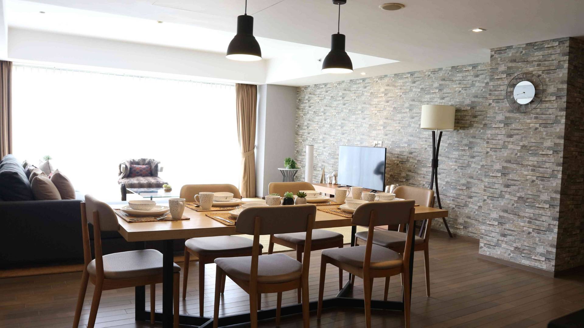 VERDE 0NE-3BR-DINING & LIVING AREA