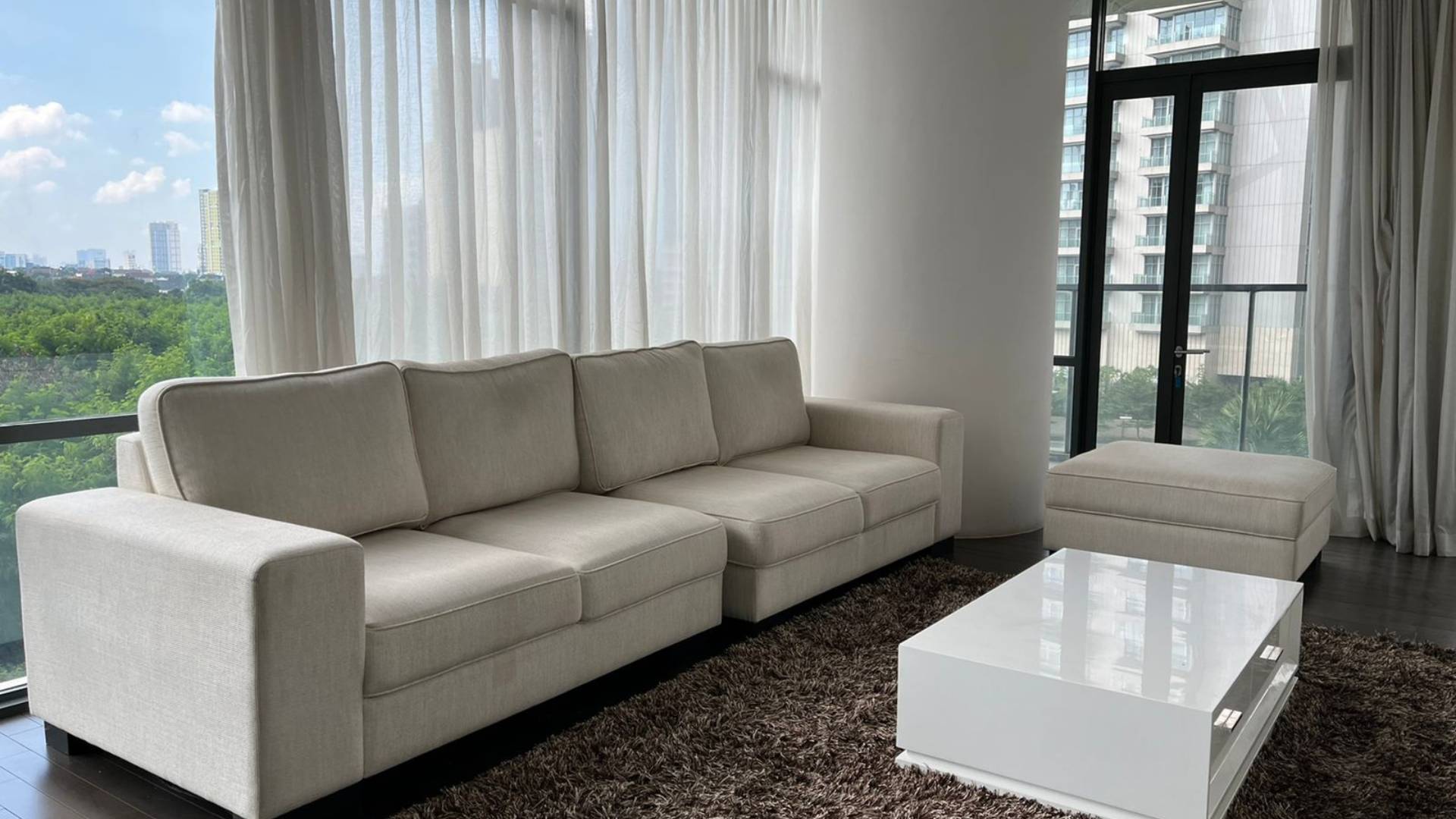 VERDE 0NE-3BR-LIVING ROOM DETAILED