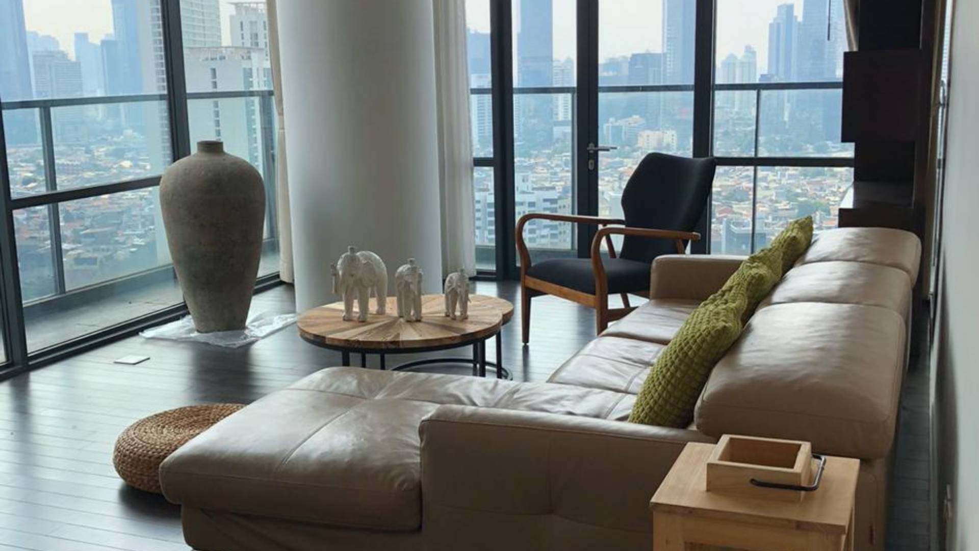 VERDE ONE-3BR-LIVING ROOM WITH BALCONY AREA VERDE ONE-3BR-LIVING ROOM WITH BALCONY AREA