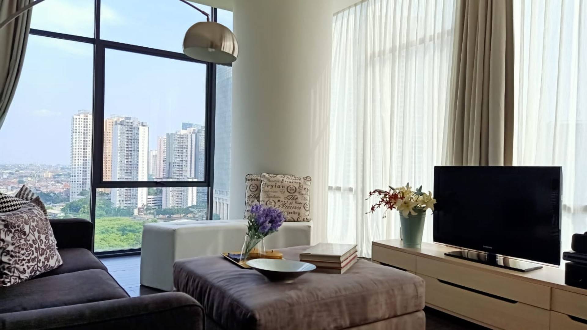 VERDE 0NE-3BR-LIVING ROOM